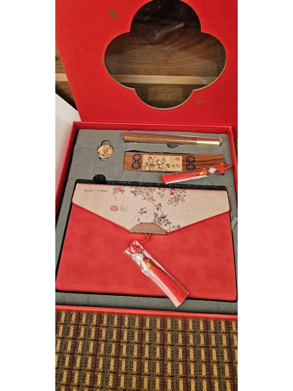 Elegant Vintage-Inspired Stationery Gift Set With Floral Notebook Wooden Pen Boo